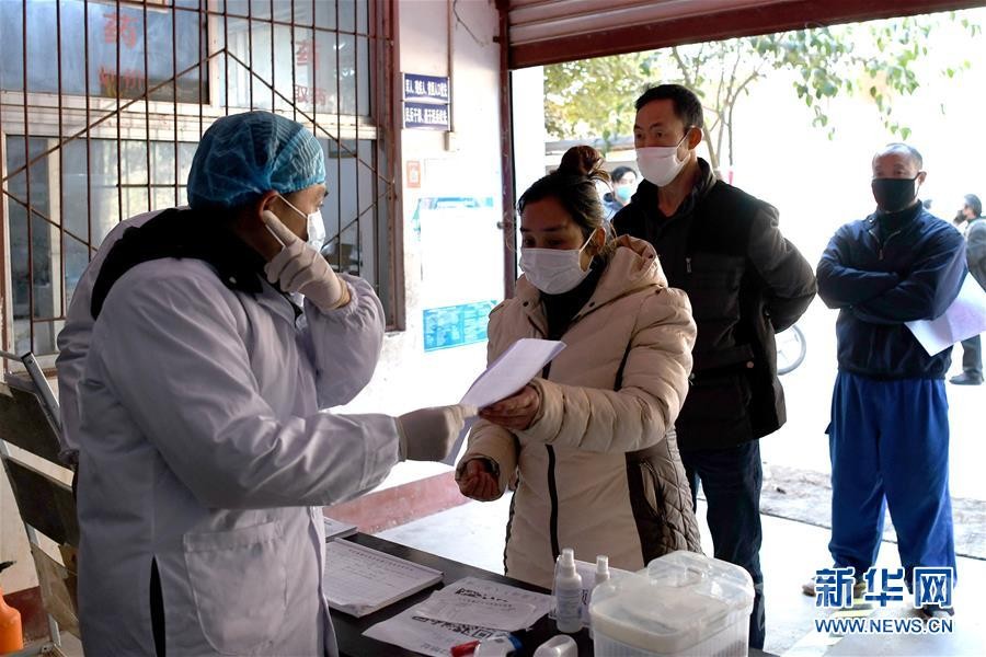 （抓好經(jīng)濟(jì)發(fā)展 應(yīng)對(duì)復(fù)雜局面·圖文互動(dòng)）（3）2500萬(wàn)農(nóng)民工如何安全返崗？——農(nóng)民工大省四川復(fù)工觀察