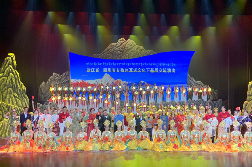 圖為演出.jpg 圖為演出.jpg