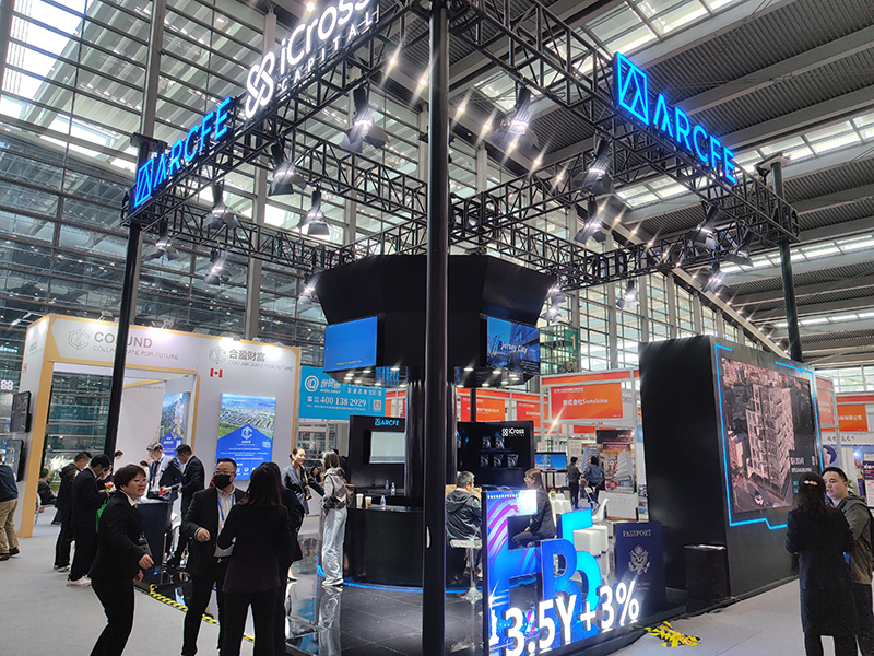 2023年12月16日，第十七屆深圳國際金融博覽會(huì)在深圳會(huì)展中心開幕，近300家金融機(jī)構(gòu)和企業(yè)攜手多款金融產(chǎn)品集中亮相。