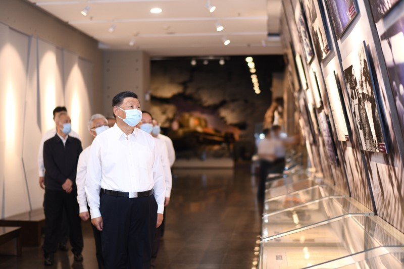 2022年8月16日至17日，中共中央總書記、國(guó)家主席、中央軍委主席習(xí)近平在遼寧考察。這是16日下午，習(xí)近平在錦州市考察遼沈戰(zhàn)役紀(jì)念館。 新華社記者 燕雁 攝